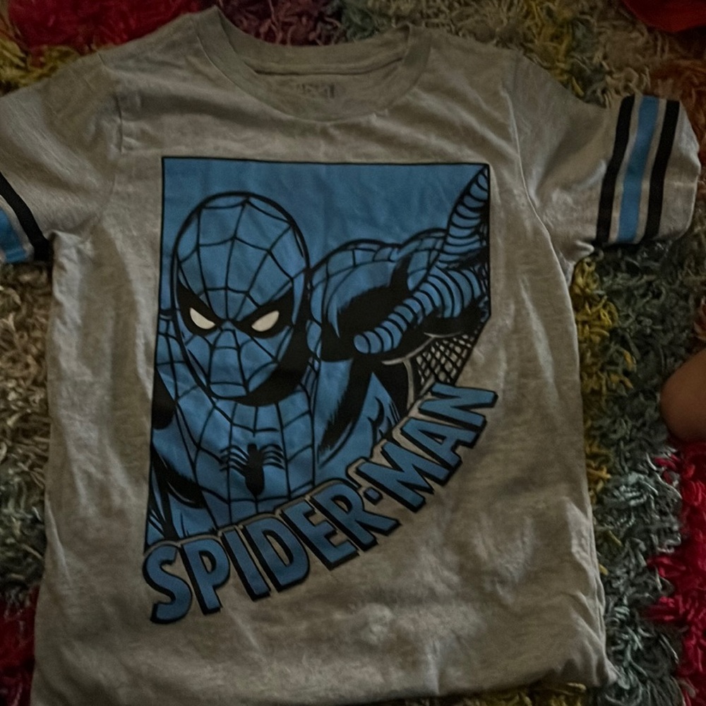 Spider man boys shirt size 7 gently worn